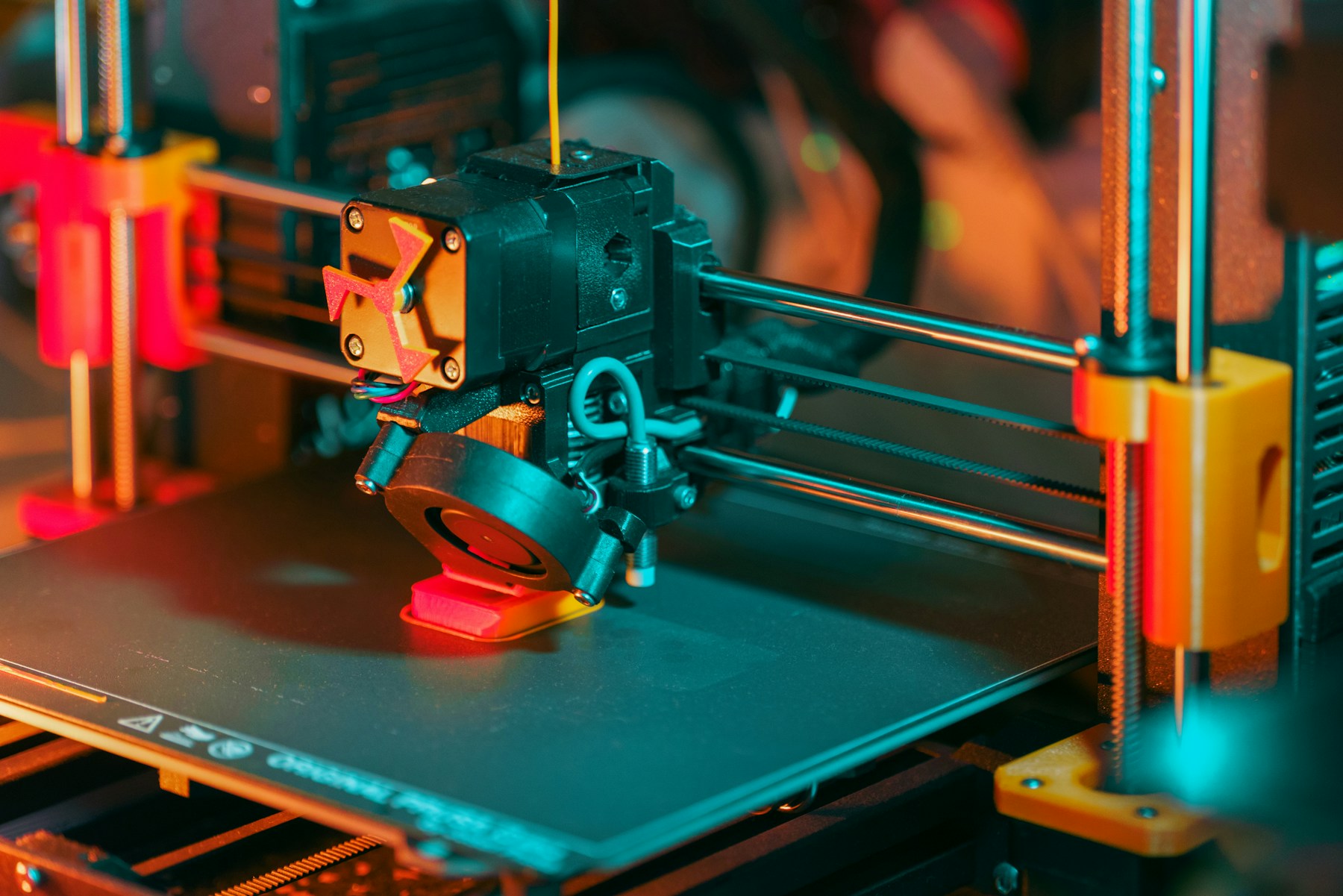 FDM 3D printer depositing filament for a first layer